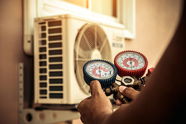Professional Hvac technician working in Byron Center, MI